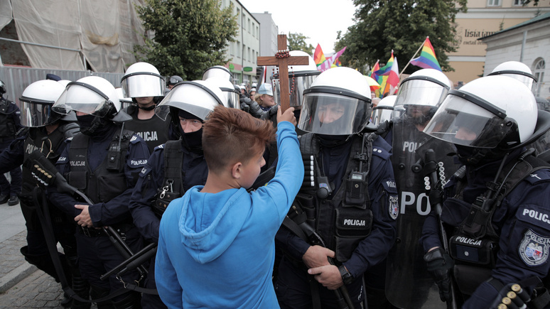 Le Figaro: французский и польский города-побратимы поссорились из-за ЛГБТ