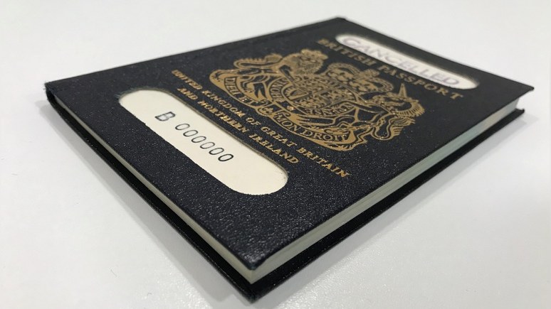 Times: ирония брексита — новые британские паспорта будут делать в Польше