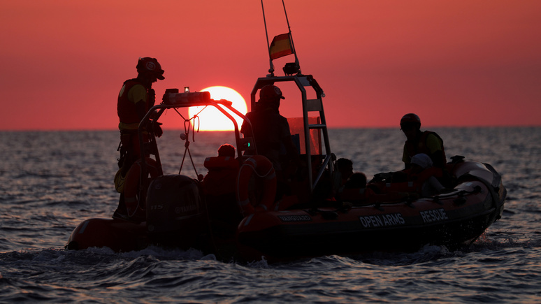 Bloomberg: военная миссия Европы в Ливии грозит пойти прахом из-за лодки с мигрантами