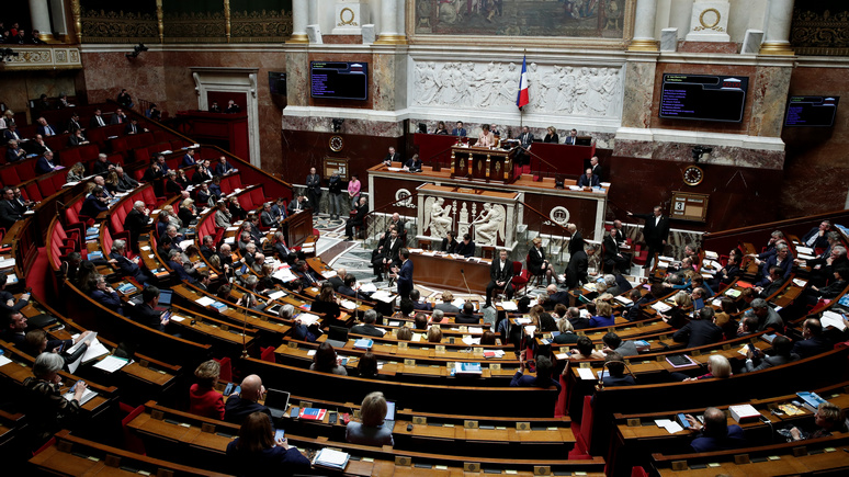 Le Figaro: во французском парламенте коронавирус нашли у депутата и официанта
