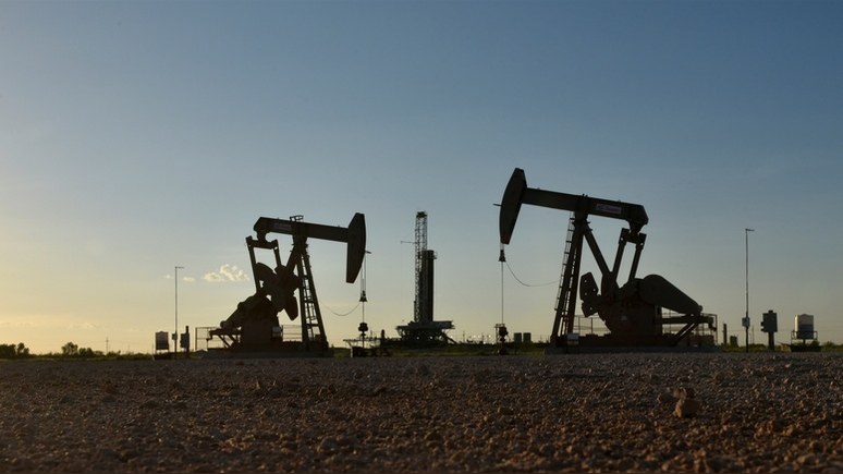 Bloomberg: коронавирус и ценовая война обрушили мировой рынок нефти