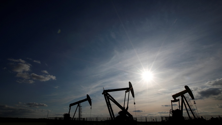 Forbes: нефтяное противостояние России и Саудовской Аравии больно бьёт по экономике США