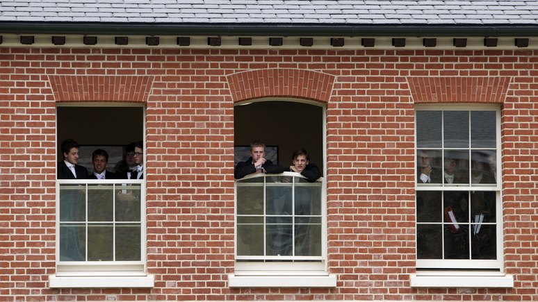 Times: элитный британский колледж из-за карантина открывает двери для небогатых детей