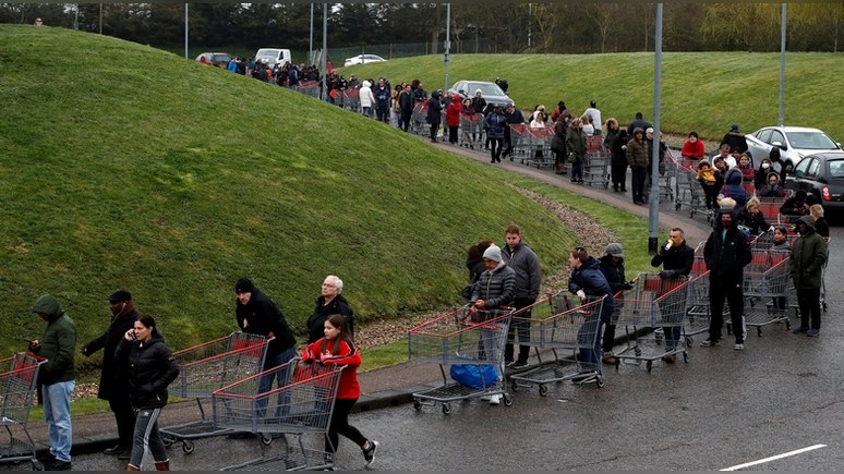 Telegraph: «позорный эгоизм» — британцев отчитали за бездумную скупку продуктов