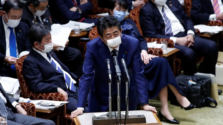 Times: японскому премьеру пророчат отставку из-за коррупционного скандала