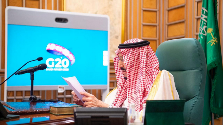 Focus Online: король Саудовской Аравии самоизолировался во дворце на острове