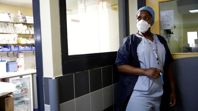 Le Monde: «делают тяжёлую работу за французов» — иностранные врачи воюют с пандемией за мизерную зарплату