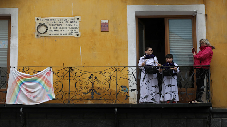 El País: детям в Испании разрешат покинуть дома впервые за полтора месяца