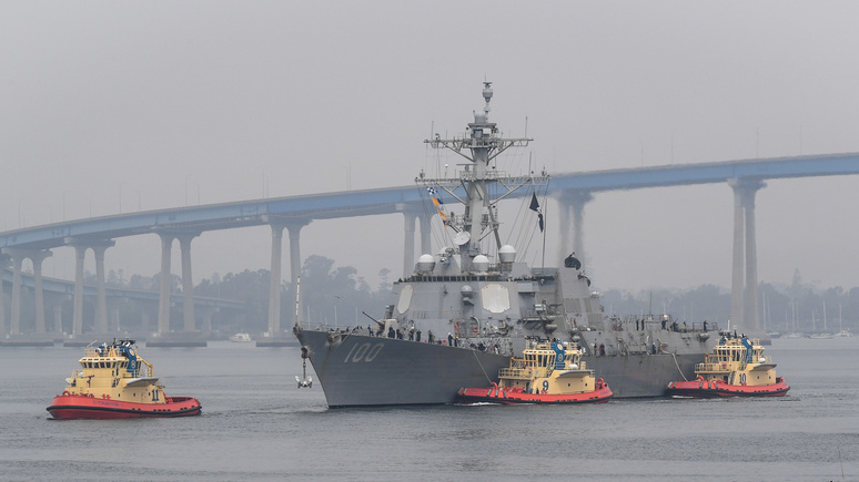 Fox News: американский эсминец вынужденно причалил в Сан-Диего из-за вспышки коронавируса на борту