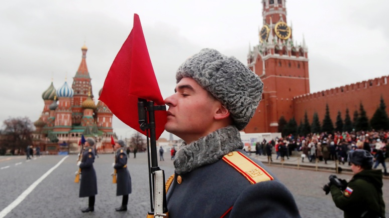 Times: российские офицеры лишатся каракулевых шапок по инициативе Путина 