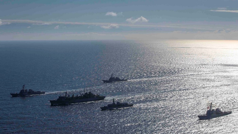 Business Insider: Россия «устроила проводы» кораблям НАТО в Арктике, начав свои учения 