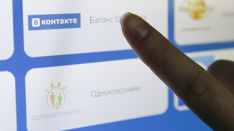 Корреспондент: Зеленский продлил блокировку российских сайтов и соцсетей на Украине