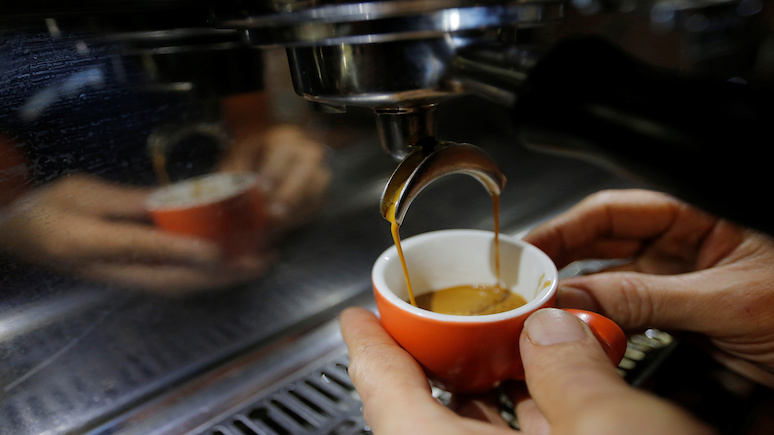 Times: чай впервые уступил кофе по популярности в России, несмотря на «глубокие корни в российской культуре»