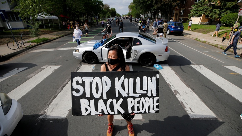 NYTimes: в США уволили четырёх полицейских после жёсткого ареста и гибели темнокожего мужчины 