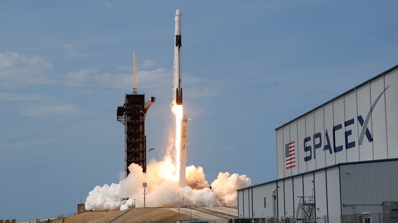 Ouest-France: в ответ на запуск от SpaceX Россия пообещала полёты на Луну
