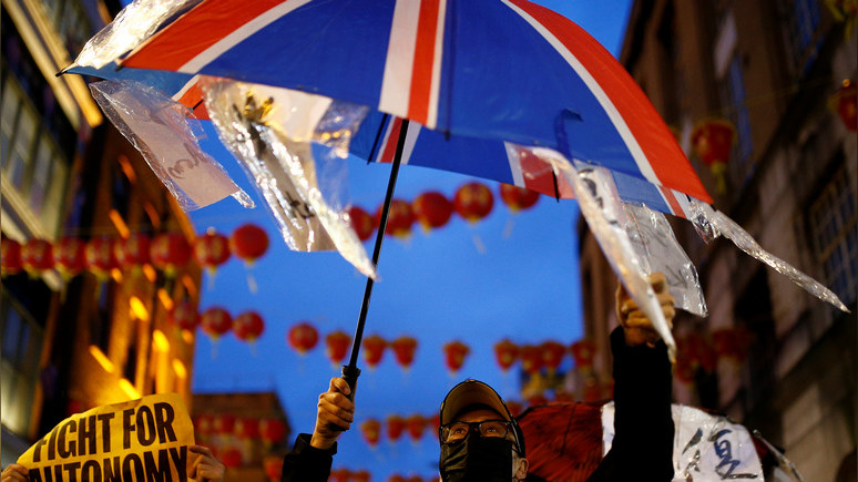 Sky: в ответ на «спорный» китайский закон Джонсон обещает принять 3 млн гонконгцев