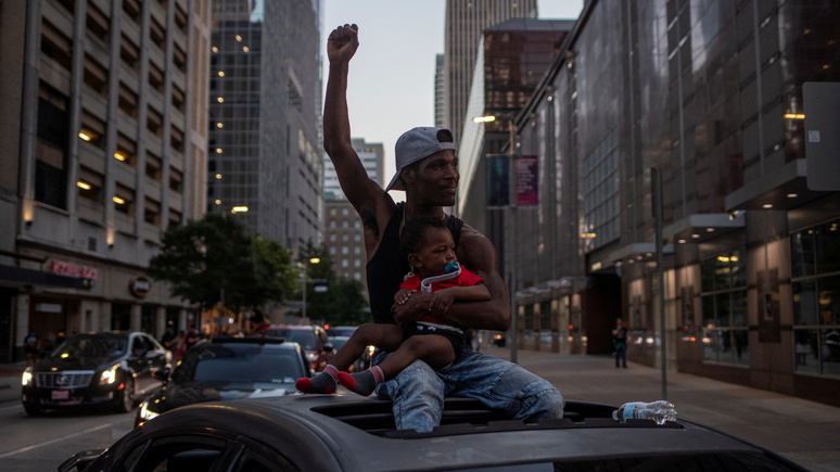 Le Monde: «реальность немного сложнее» — протесты в США не стоит объяснять финансовыми проблемами афроамериканцев