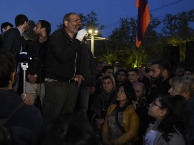 Армянская оппозиция объявила "бархатную революцию" против премьера Саргсяна