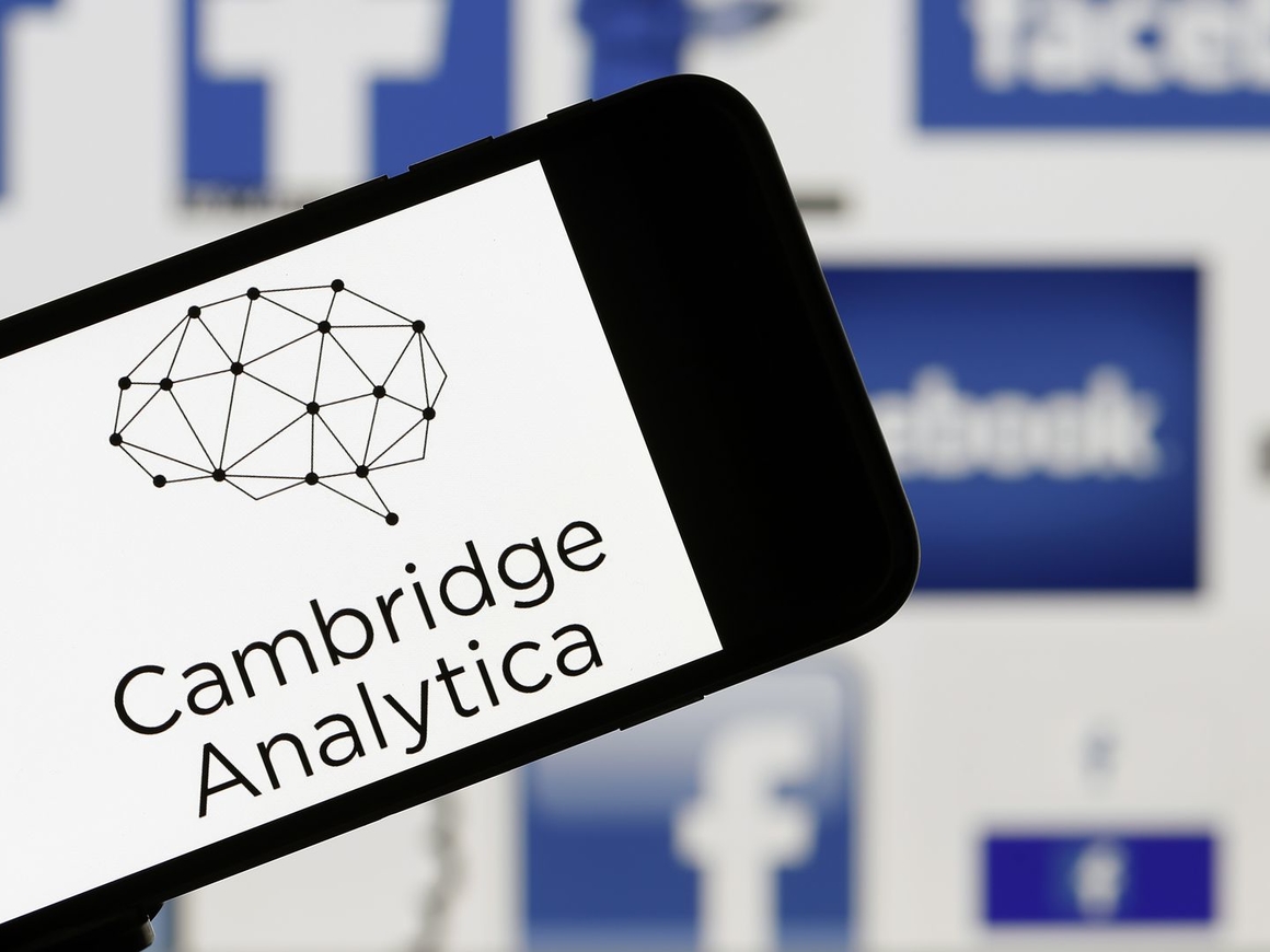После скандала с Facebook банкротом признают Cambridge Analytica 