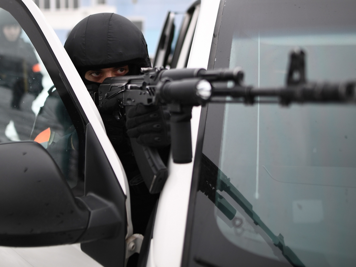 ФСБ задержала членов ИГ, готовивших теракты в России