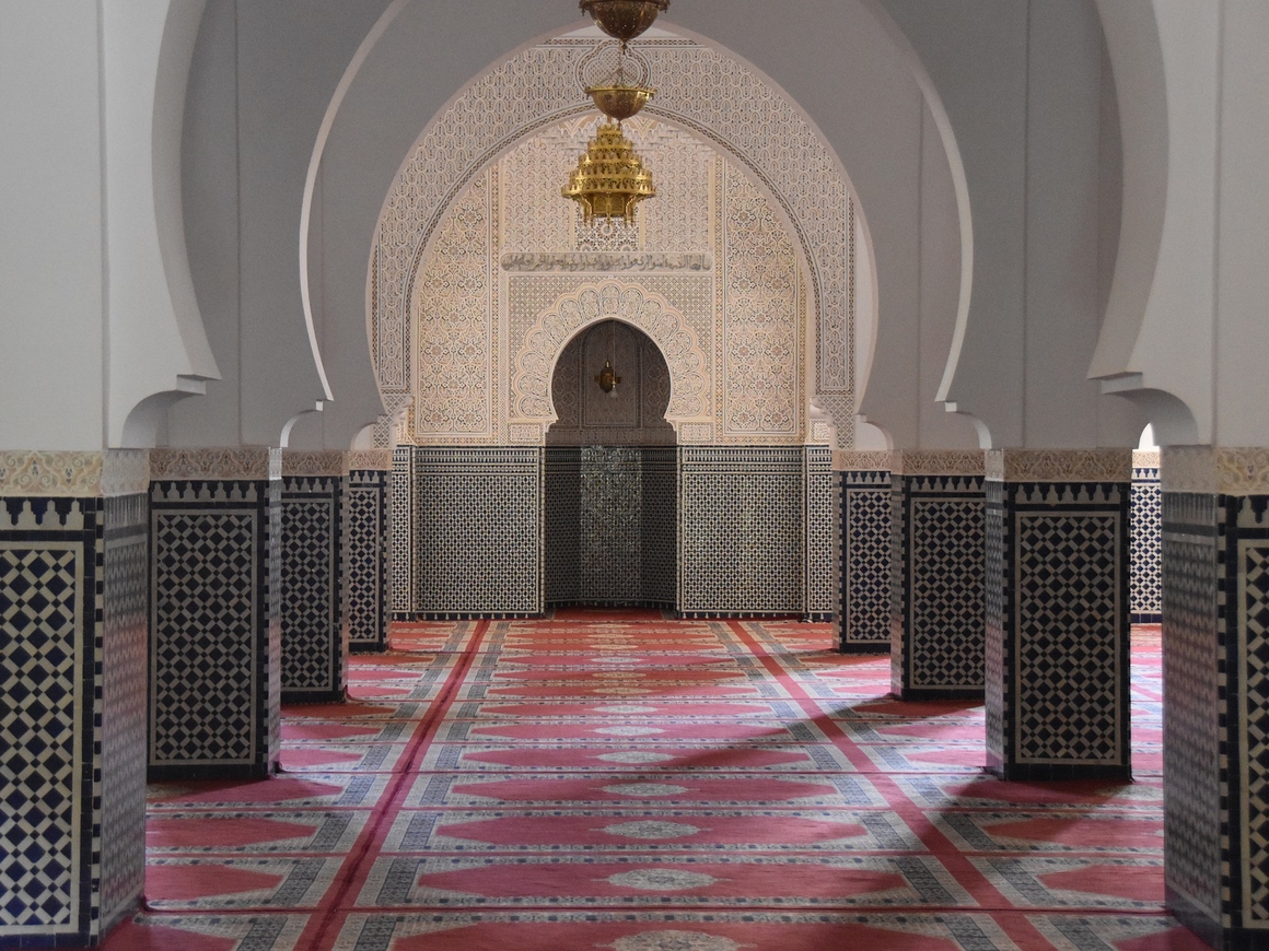 Вне конфессий: христианин подарил мусульманам мечеть на Рамадан (фото)