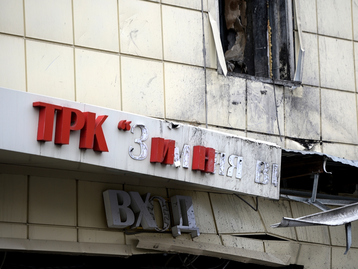 Пожар в "Зимней вишне": СК возбудил уголовное дело против главы кемеровского МЧС