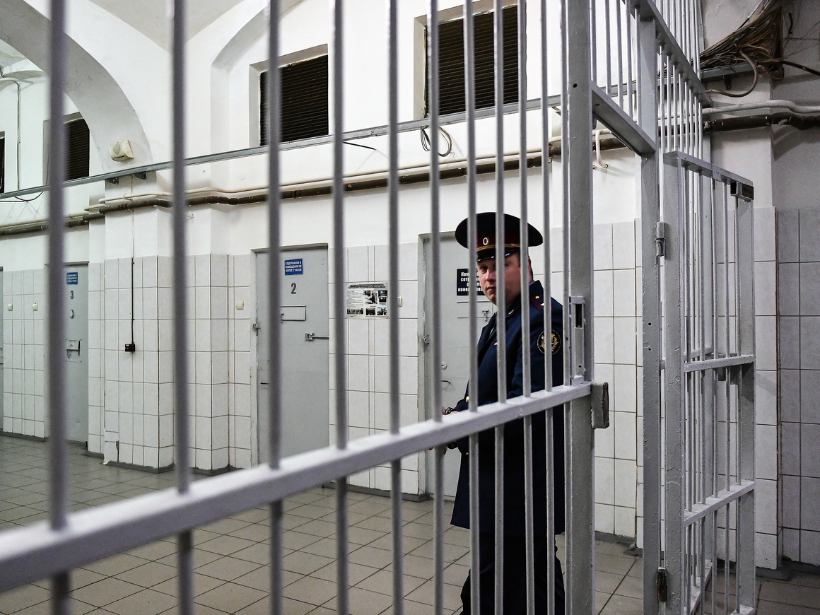 Суд в Ярославле арестовал 5х подозреваемых в избиении заключённого в колонии №1