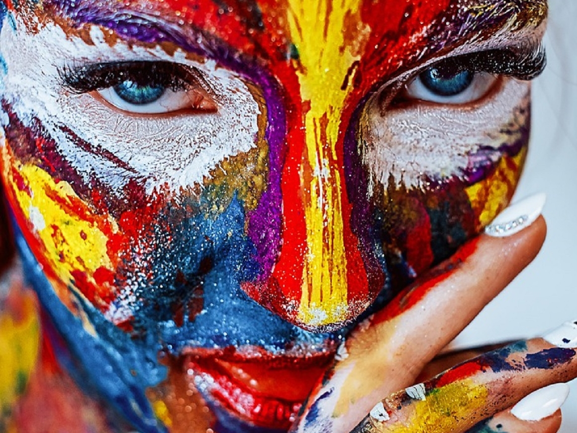 Цветная мозаика из масок на лице - это мультимаскинг и это новый тренд (фото)