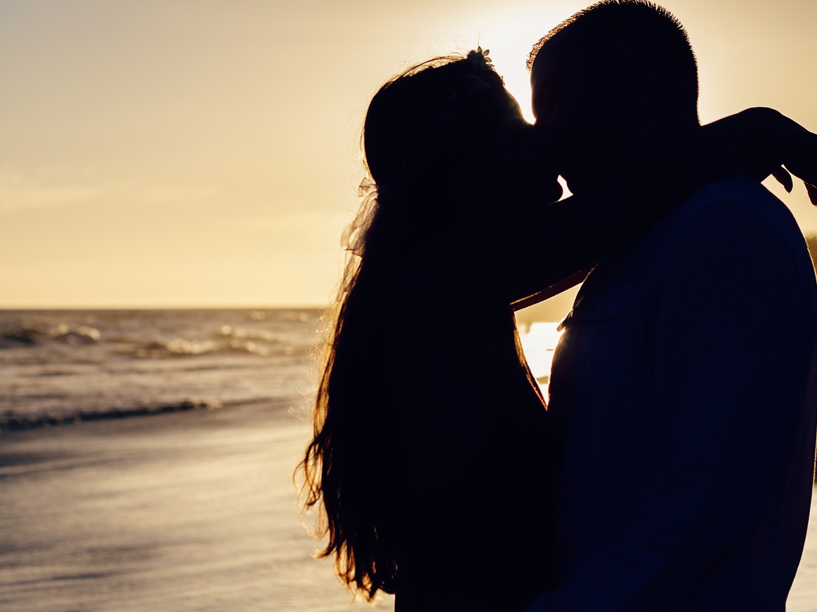 Первое свидание пары обернулось сердечным приступом и первым поцелуем (видео)