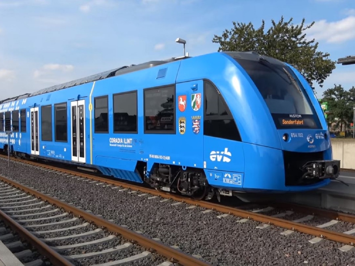 В Германии запустили первый в мире водородный поезд (видео)