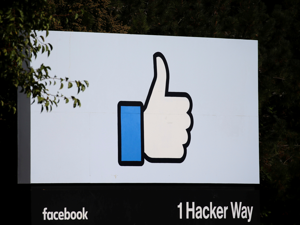 Facebook в США удаляет страницы политических групп сотнями 