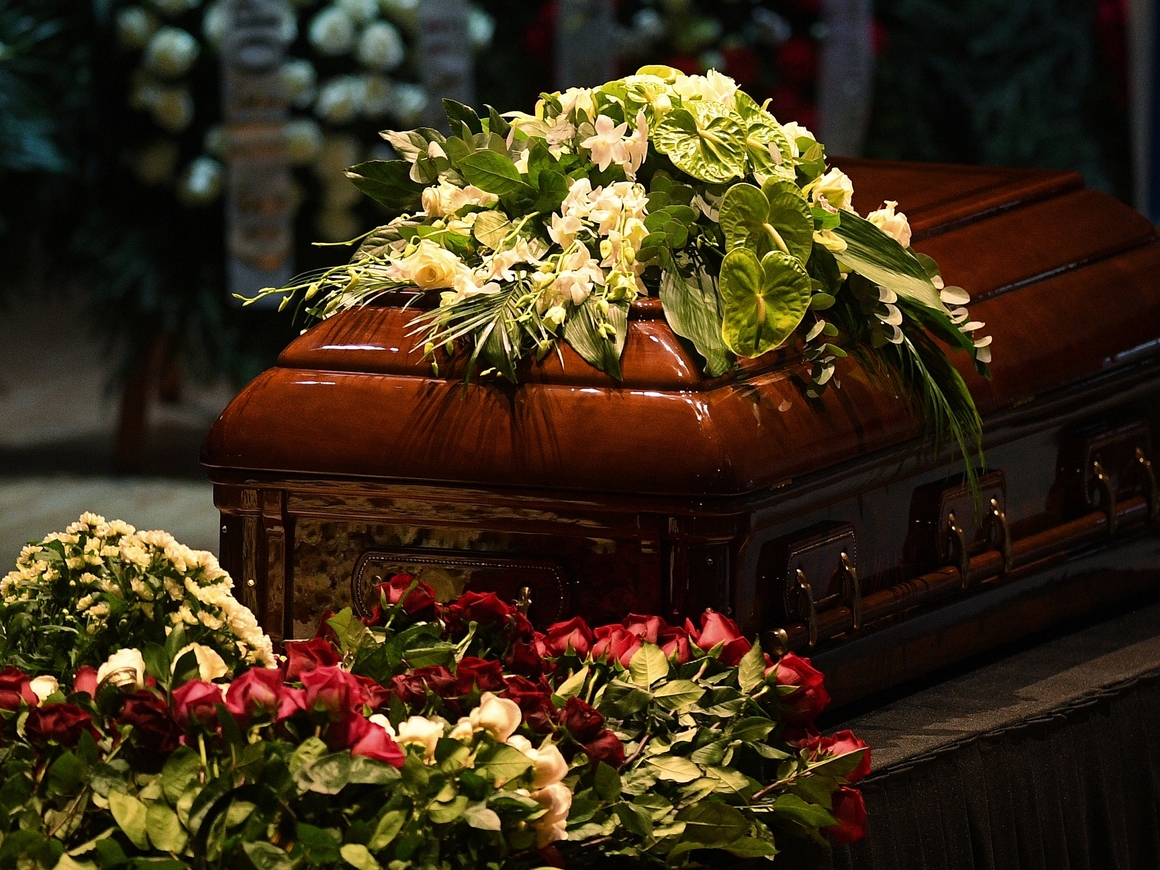 Пока пенсионер из Казахстана был на работе, его успели похоронить