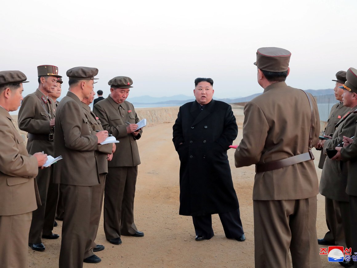 Вместо тысячи писем Трампу: Ким Чен Ын снова смотрит на бомбы
