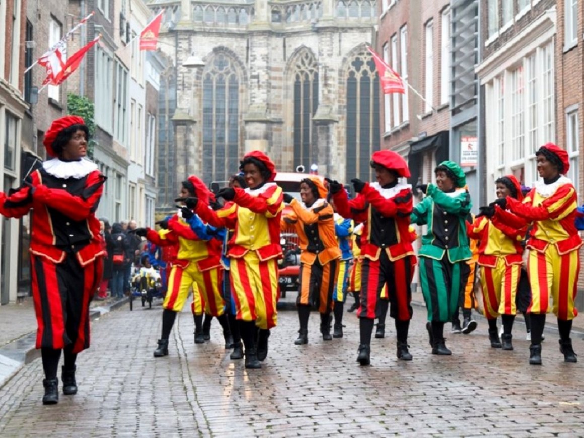 Чёрное Рождество: в Нидерландах проходят акции протеста против "Чёрного Пита"