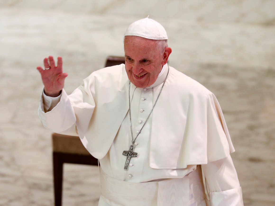 "Гомосексуальность – лишь мода": Папа Римский не хочет видеть геев в церкви