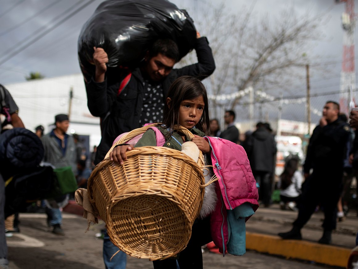 "Караван мигрантов" гонят из убежища в Мексике из-за антисанитарии