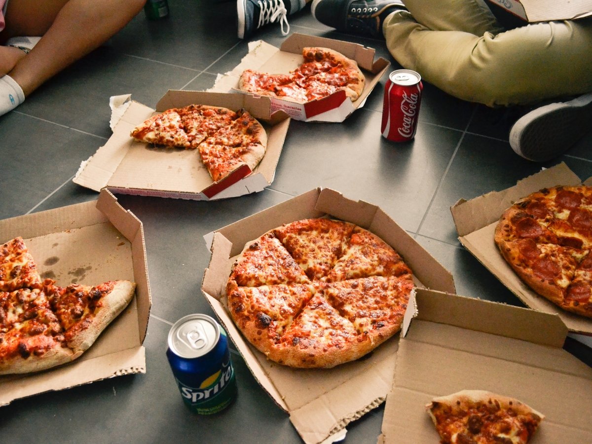 Пицца без границ: канадские авиадиспетчеры накормили страждущих коллег из США