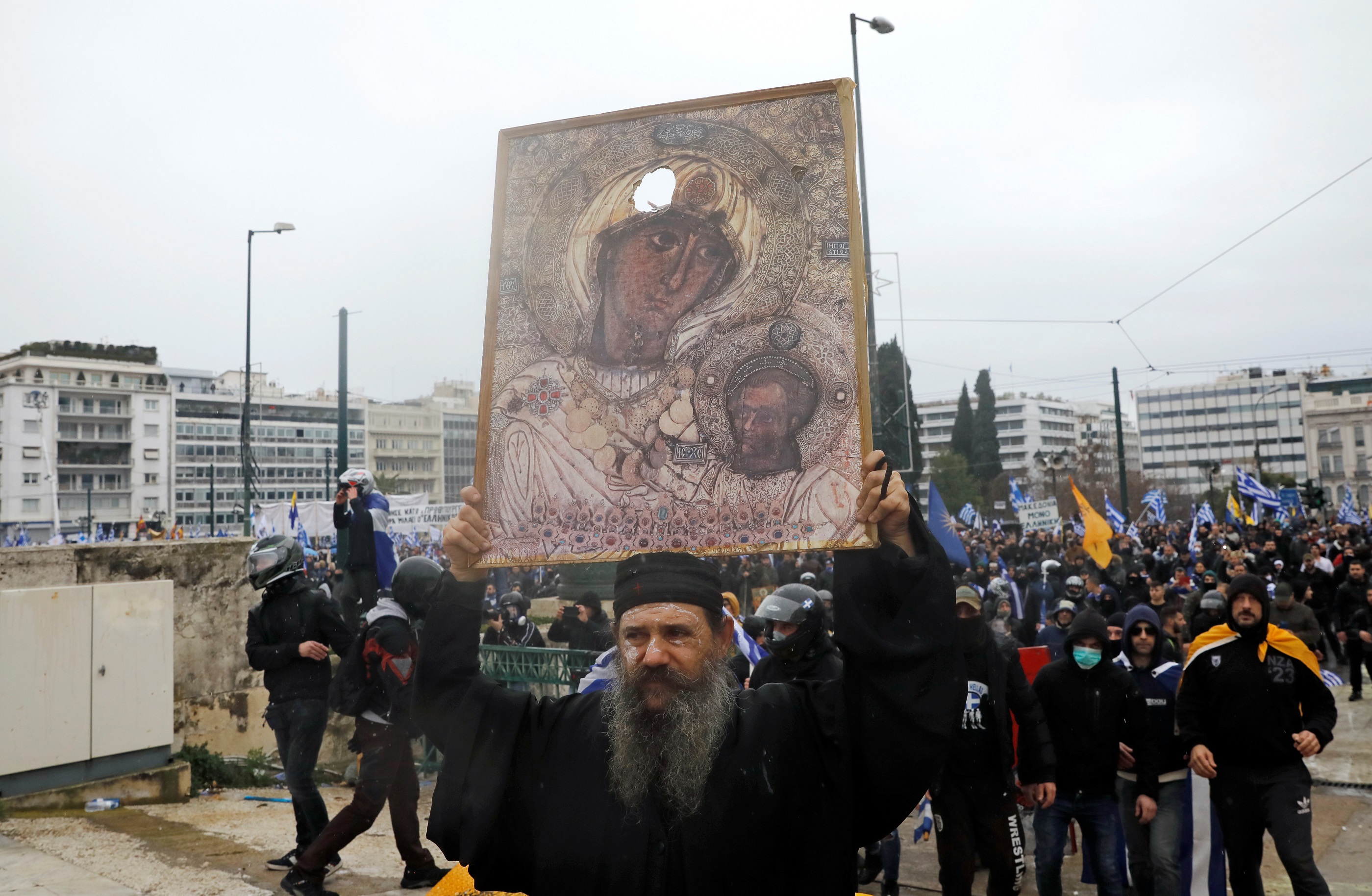 Греки выступают за сохранение своей национальной идентичности