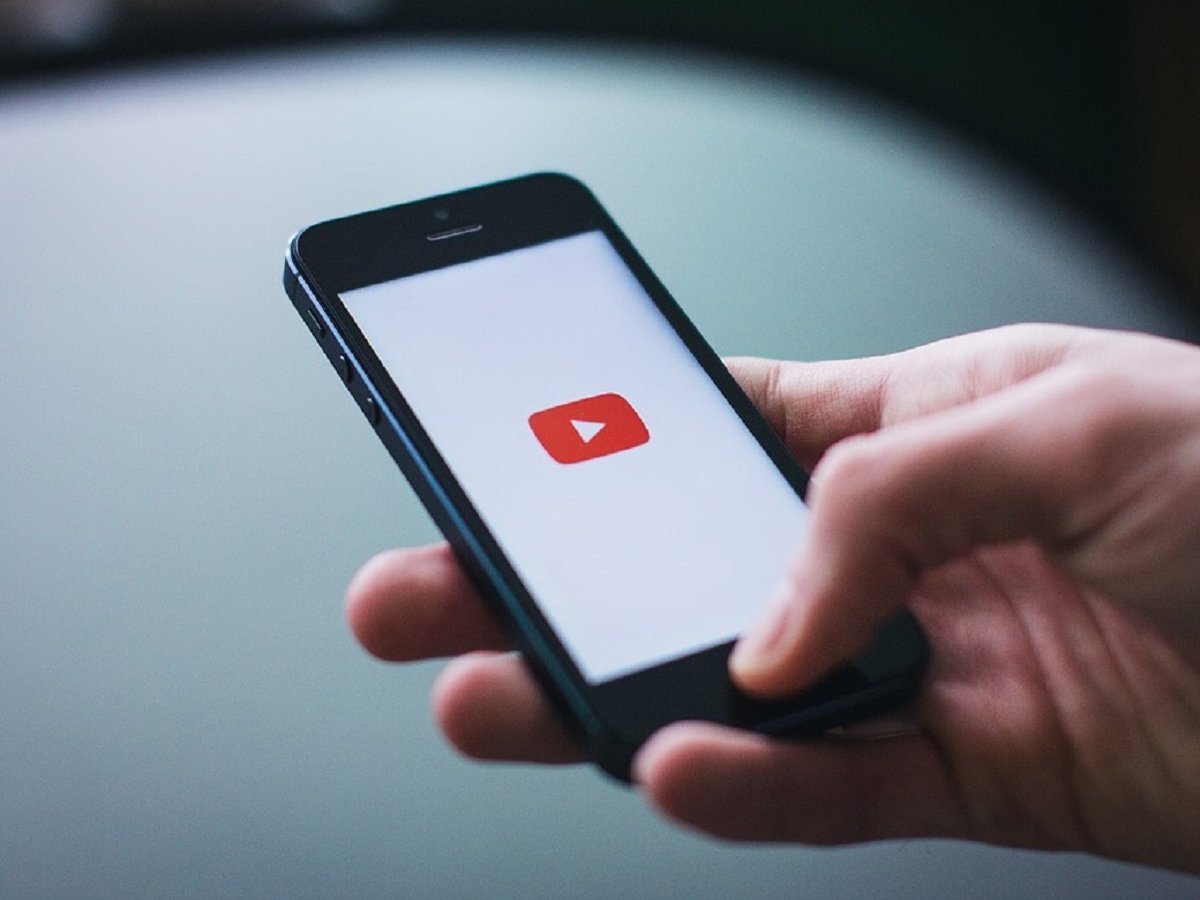 YouTube пытается расправиться с конспирологами и прячет видео с теориями