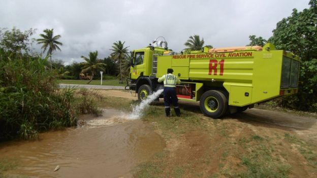 Пожарная команда Ниуэ следит за домом уточки