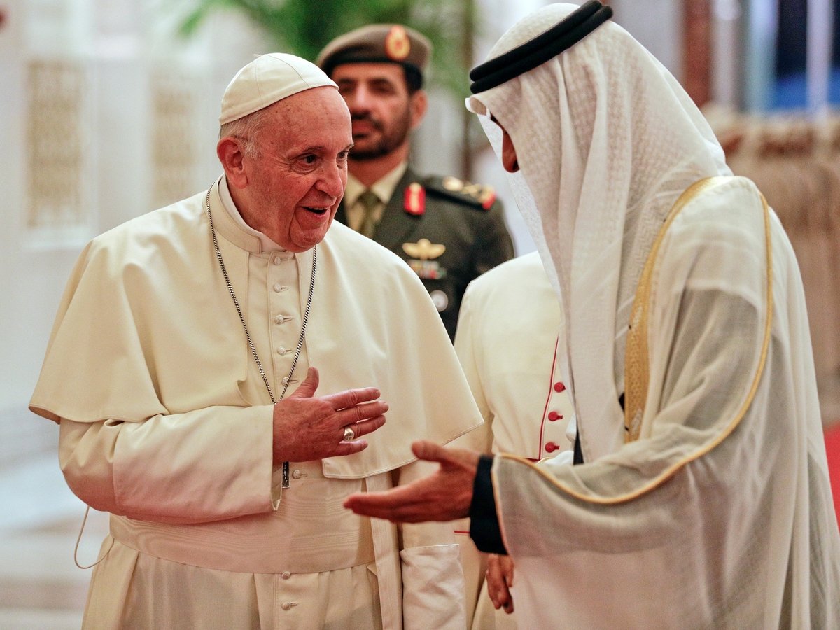 Впервые в истории Папа Римский приехал в Эмираты (видео)