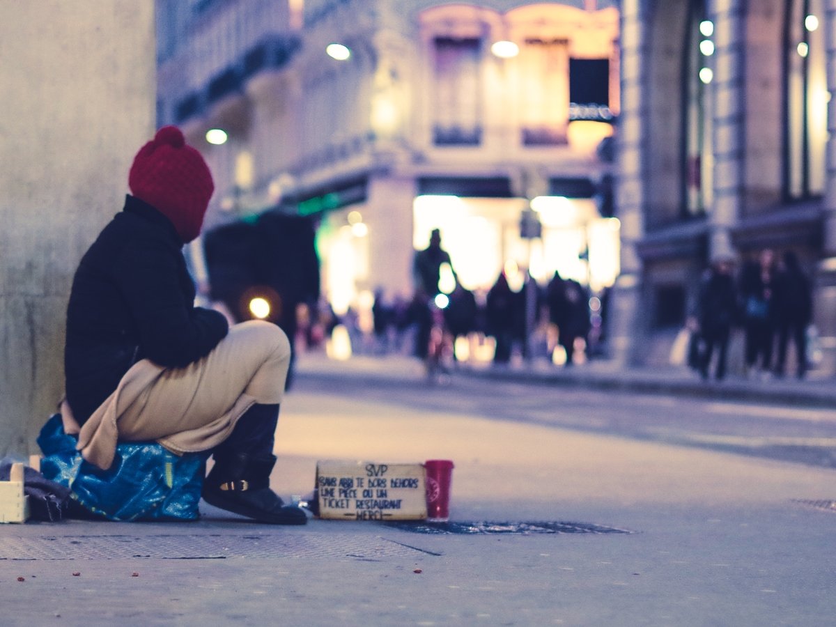 Британец прожил 2 месяца на улице, подражая жизни бездомных, и набрал 5 кг