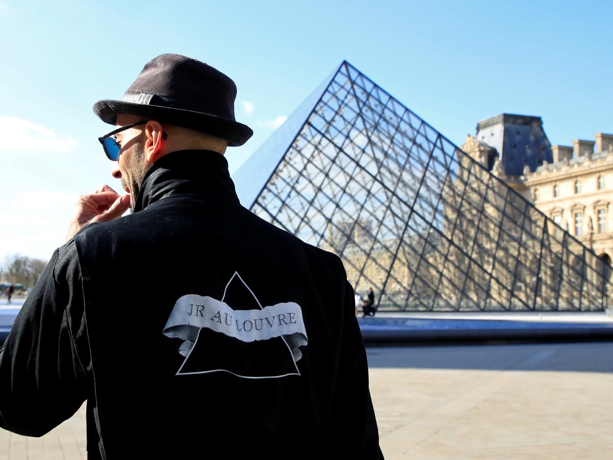 Ничего святого: Посетители Лувра за сутки уничтожили огромный арт-объект