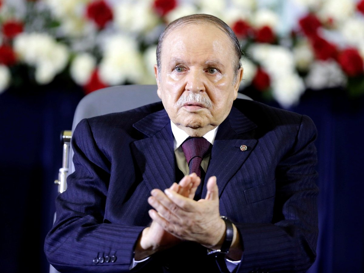 Президент Алжира уходит в отставку. Народ ликует (фото)