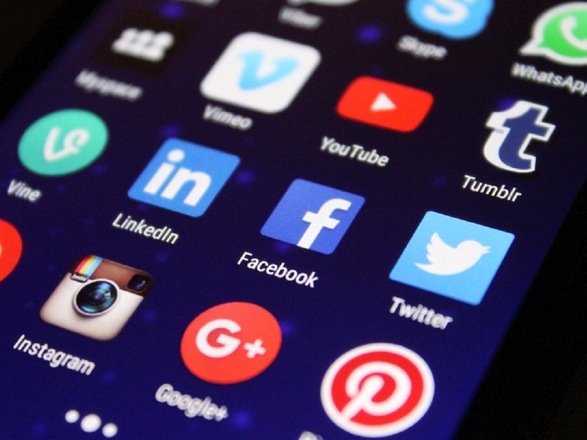 Австралия будет наказывать социальные сети за распространение жестокого контента