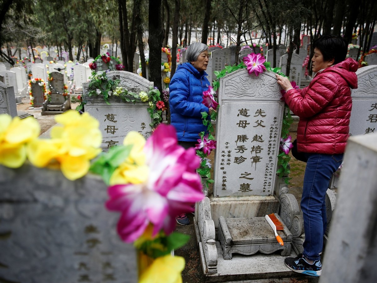 Китай продвигает экологичные захоронения — цены на могилу выше, чем на квартиру