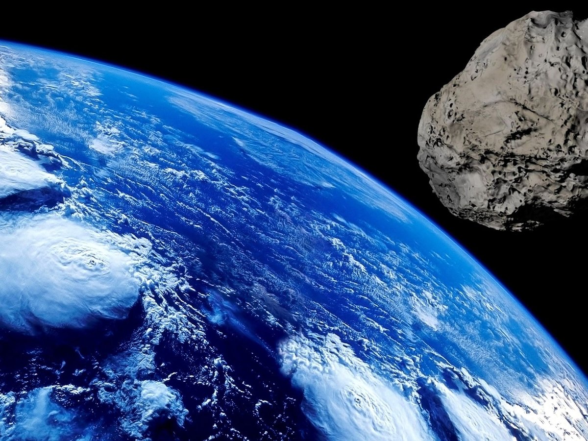 Астероид размером с 10-этажный дом приблизился к Земле. Говорят, это не опасно