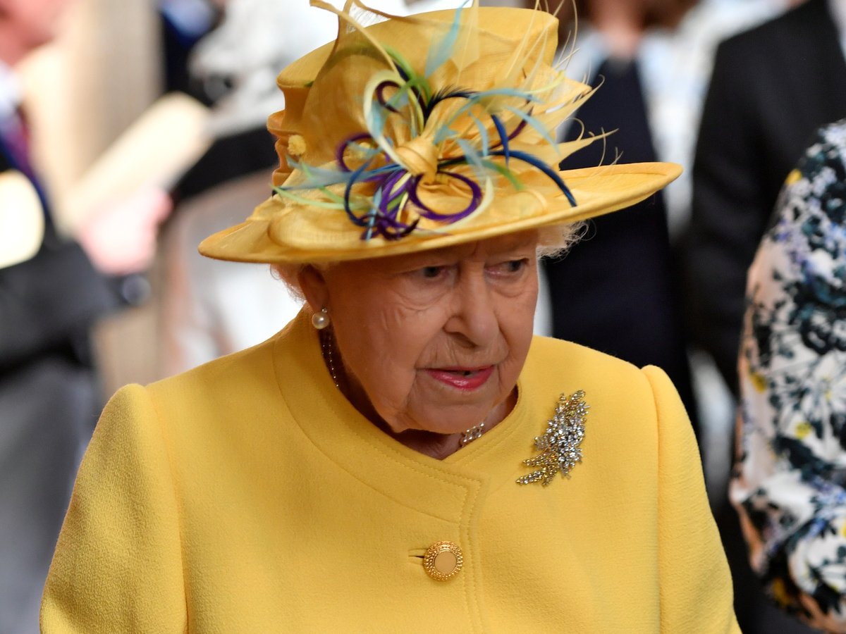 Королева не говорит: Тереза Мэй может помешать Елизавете II выступить с речью