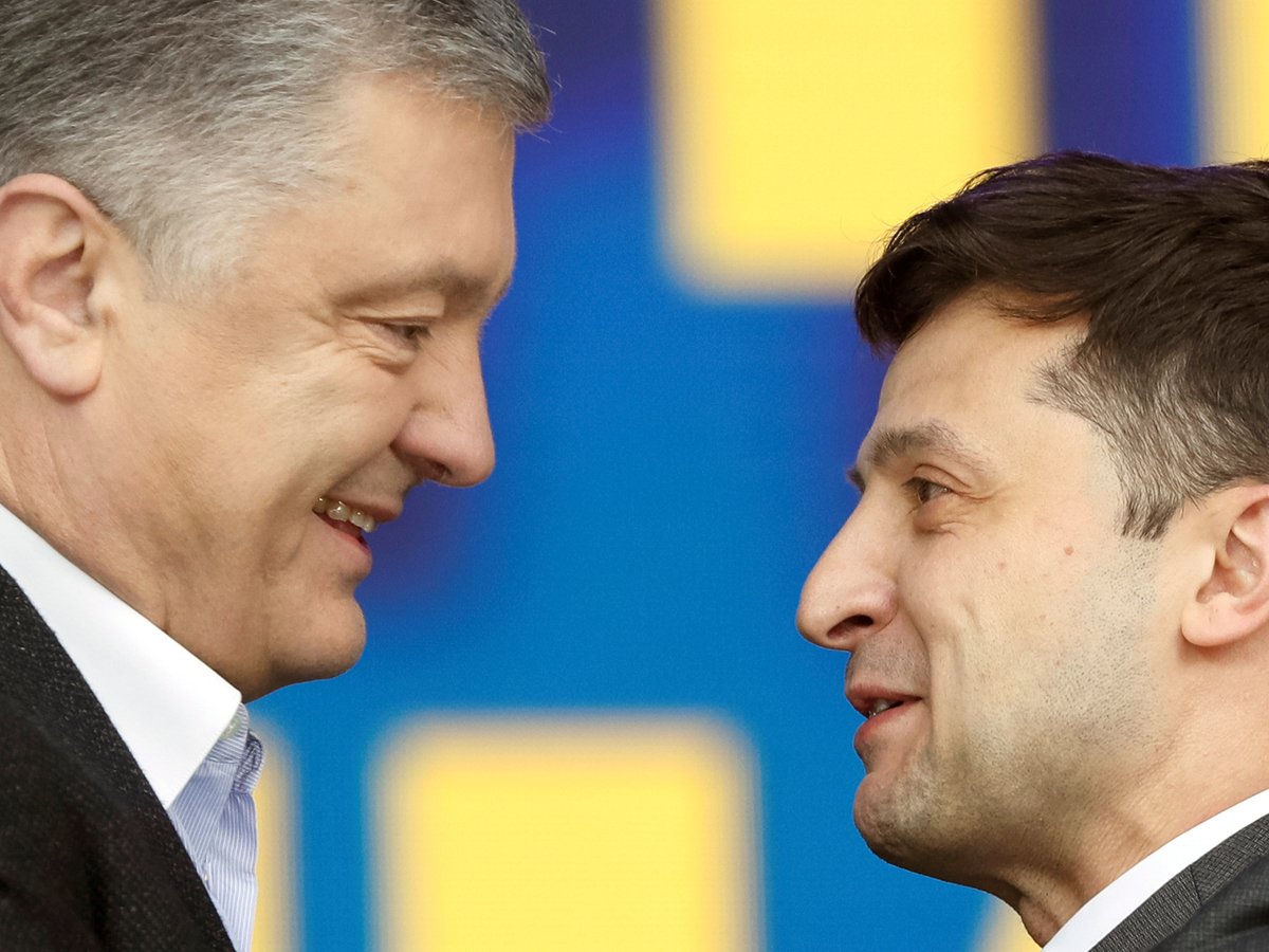 Вместо КВН — час политинформации. Как прошли дебаты на киевском стадионе?