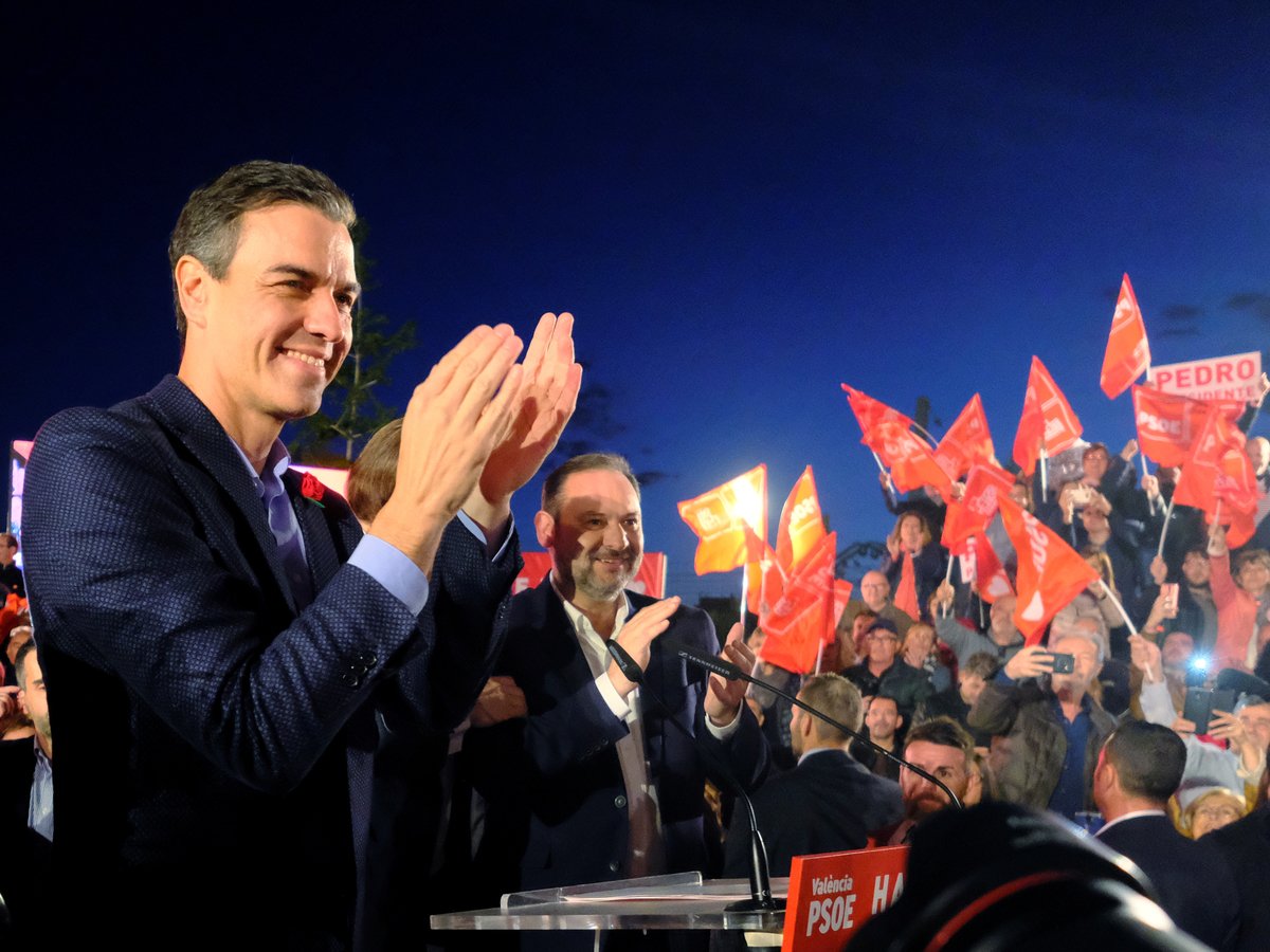 Выборы в Испании: социалисты победили, но впечатлили не они, а успех правых